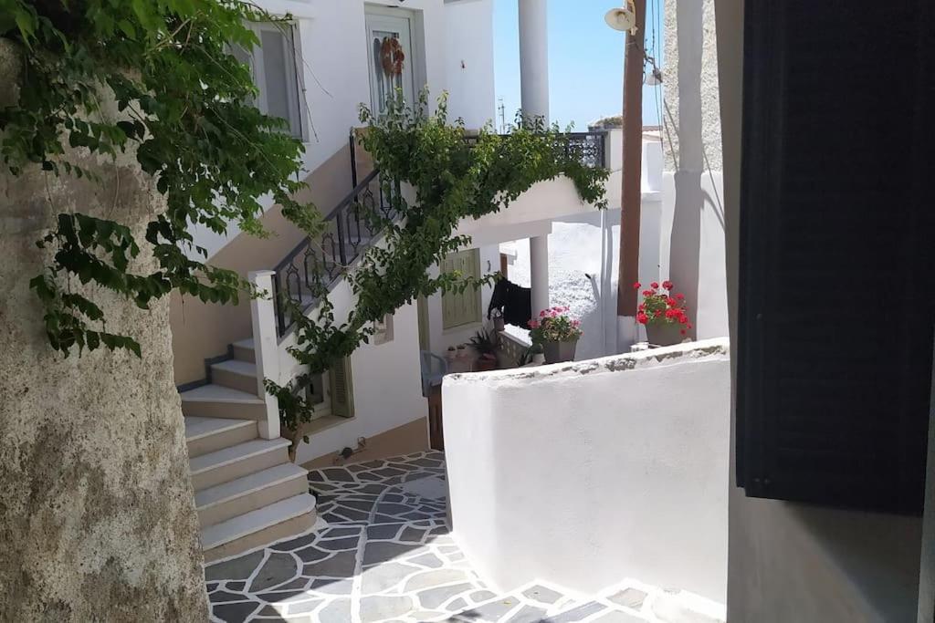 Вилла Naxion Esti - Διαμονή Στην Παλιά Χώρα Της Νάξου Naxos City Экстерьер фото